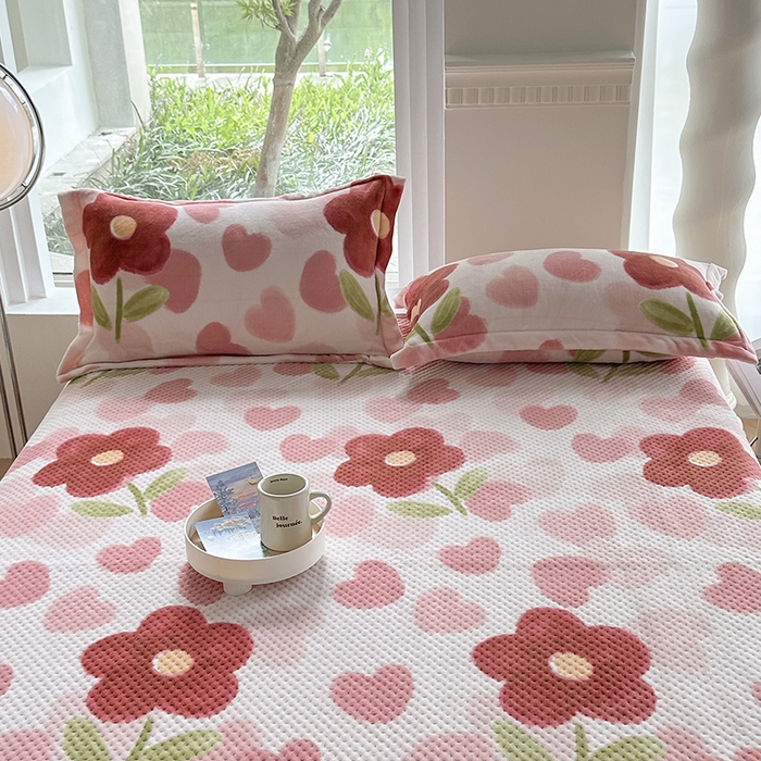 91家纺网 家纺一手货源 找家纺 胜权 2024款高克重牛奶绒夹棉单床盖单件保暖床盖三件套 浅浅花香