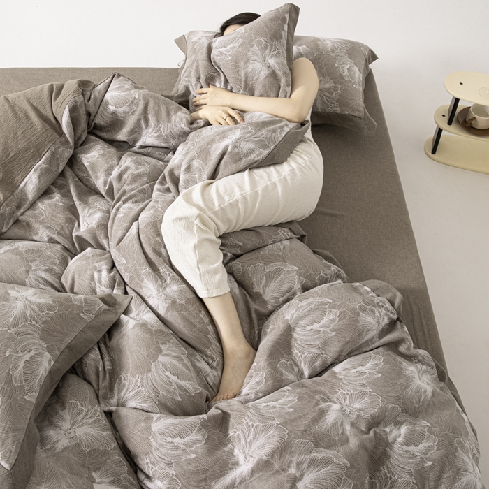 91家纺网 家纺一手货源 找家纺 安莱生活 2023新款花海系列色织双层纱工艺款宽边高奢四件套 花海-浅灰