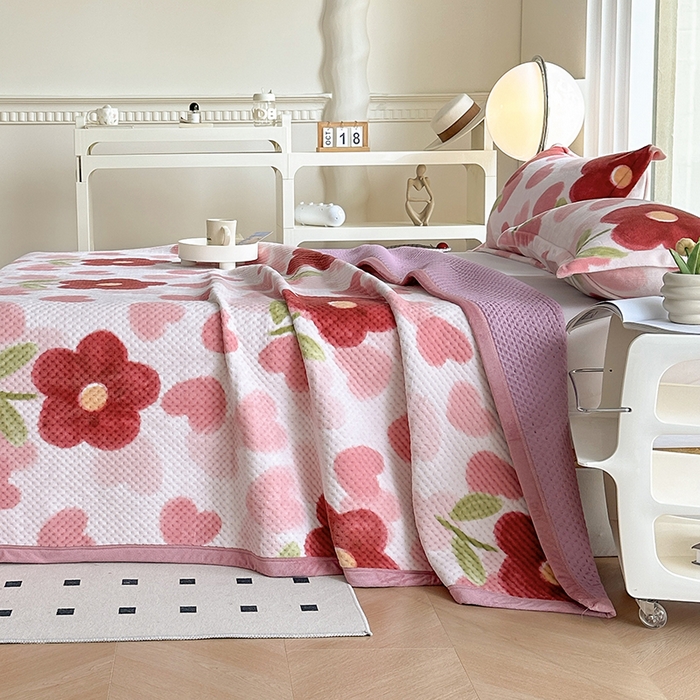 91家纺网 家纺一手货源 找家纺 胜权 2024款高克重牛奶绒夹棉单床盖单件保暖床盖三件套 浅浅花香