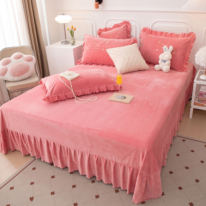 91家纺网 家纺一手货源 找家纺 优姿家纺 2024新品8.5斤德芙绒韩版床裙绣花保暖四件套 今生有约少女粉