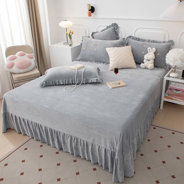 91家纺网 家纺一手货源 找家纺 优姿家纺 2024新品8.5斤德芙绒韩版床裙绣花保暖四件套 今生有约绅士灰