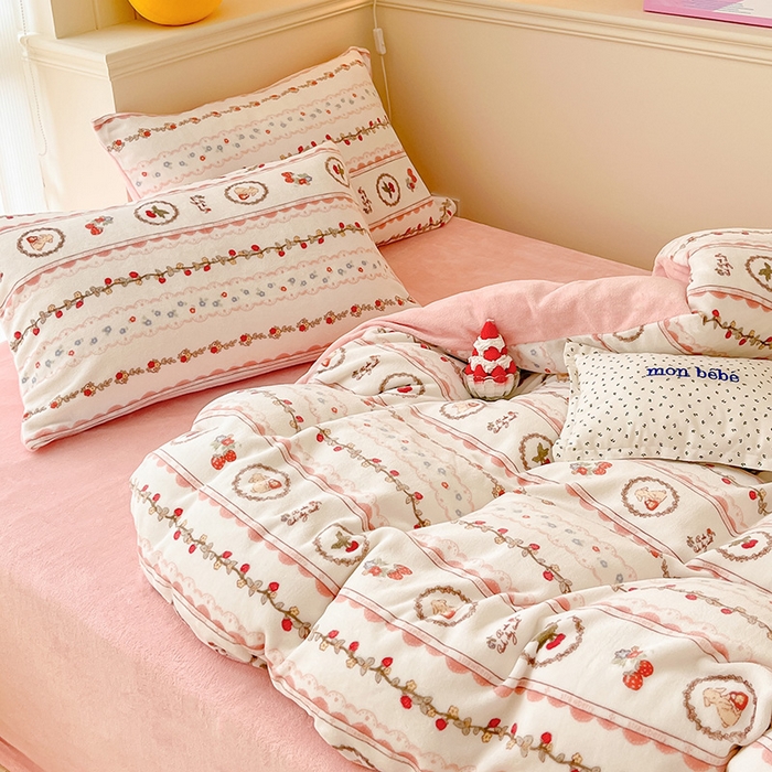 91家纺网 家纺一手货源 找家纺 金爱家 2023新款ins小清新韩系卡通少女心奶油兔子加厚牛奶绒系列四件套 绒-可颂粉