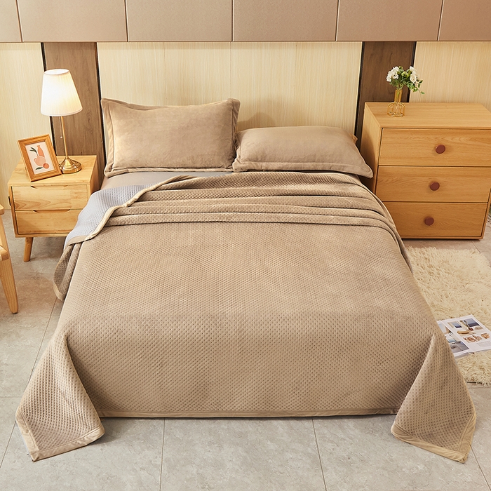 91家纺网 家纺一手货源 找家纺 胜权 2024款高克重牛奶绒夹棉单床盖单件保暖床盖三件套 奶咖