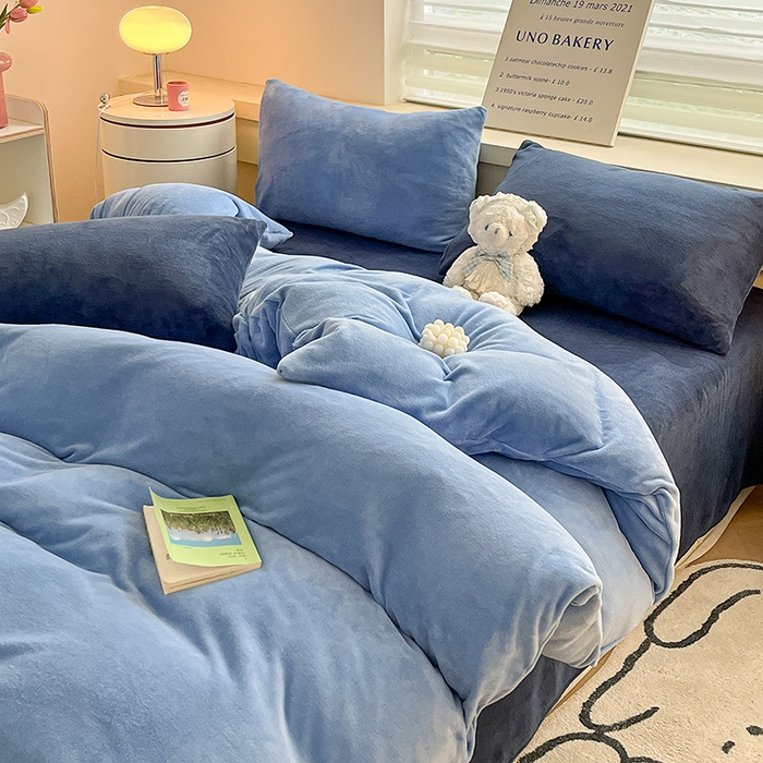 91家纺网 家纺一手货源 找家纺 三朵家纺 2023新款牛奶绒混搭系列四件套 琉璃蓝-蓝