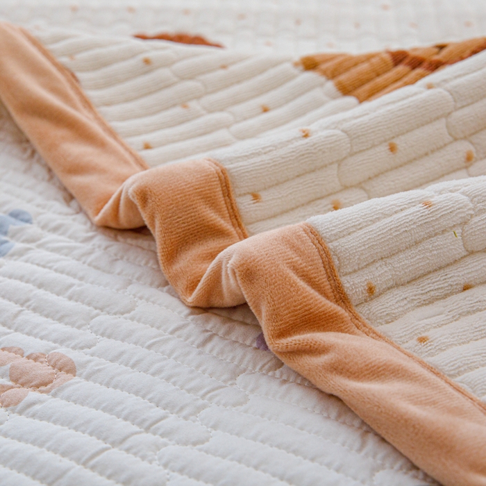 91家纺网 家纺一手货源 找家纺 青竹苑 2023新款直角款牛奶绒床盖夹棉保暖沙发垫榻榻米垫炕垫 小狮辛巴