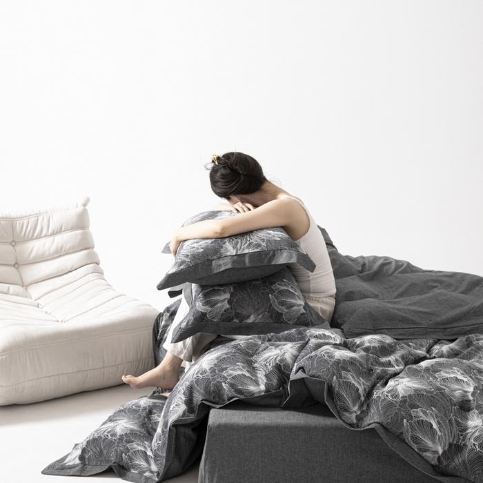 91家纺网 家纺一手货源 找家纺 安莱生活 2023新款花海系列色织双层纱工艺款宽边高奢四件套 花海-深灰