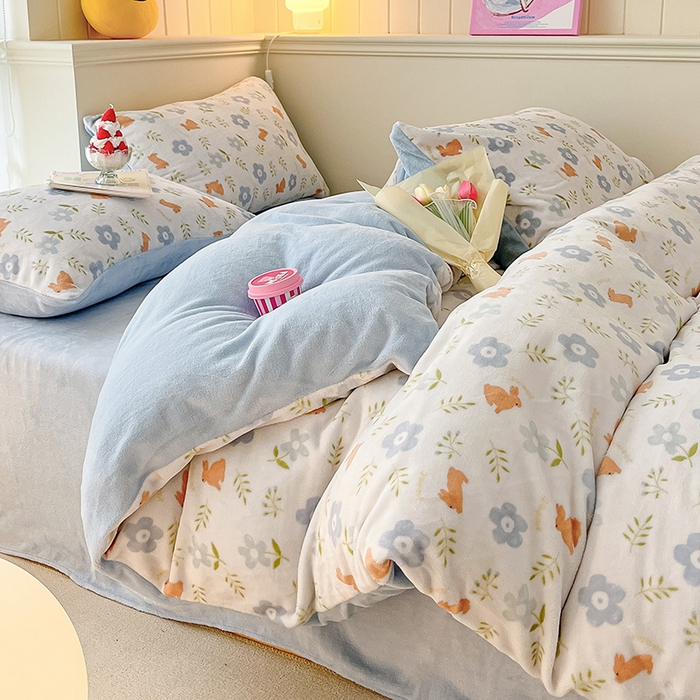 91家纺网 家纺一手货源 找家纺 金爱家 2023新款ins小清新韩系卡通少女心奶油兔子加厚牛奶绒系列四件套 绒-蓝花兔