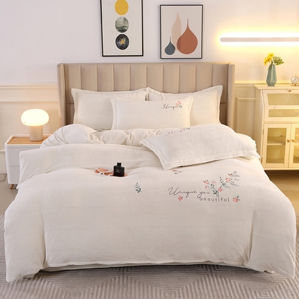 91家纺网 家纺一手货源 找家纺 富之航 2023新款牛奶绒刺绣四件套 浪漫花语-白