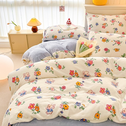 91家纺网 家纺一手货源 找家纺 （总）金爱家 2023新款ins小清新韩系卡通少女心奶油兔子加厚牛奶绒系列四件套