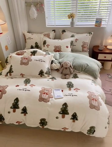 91家纺网 家纺一手货源 找家纺 梦之岛 2023新款牛奶绒加厚小清新印花保暖四件套 小熊森林