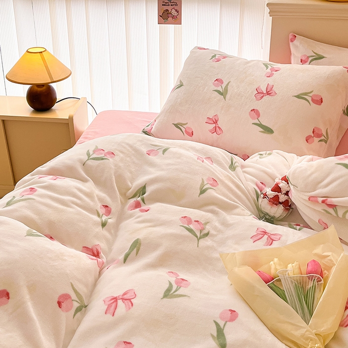 91家纺网 家纺一手货源 找家纺 金爱家 2023新款ins小清新韩系卡通少女心奶油兔子加厚牛奶绒系列四件套 绒-妙颜粉