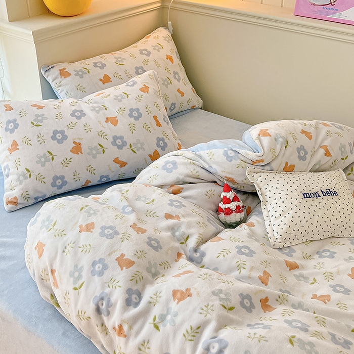 91家纺网 家纺一手货源 找家纺 金爱家 2023新款ins小清新韩系卡通少女心奶油兔子加厚牛奶绒系列四件套 绒-蓝花兔