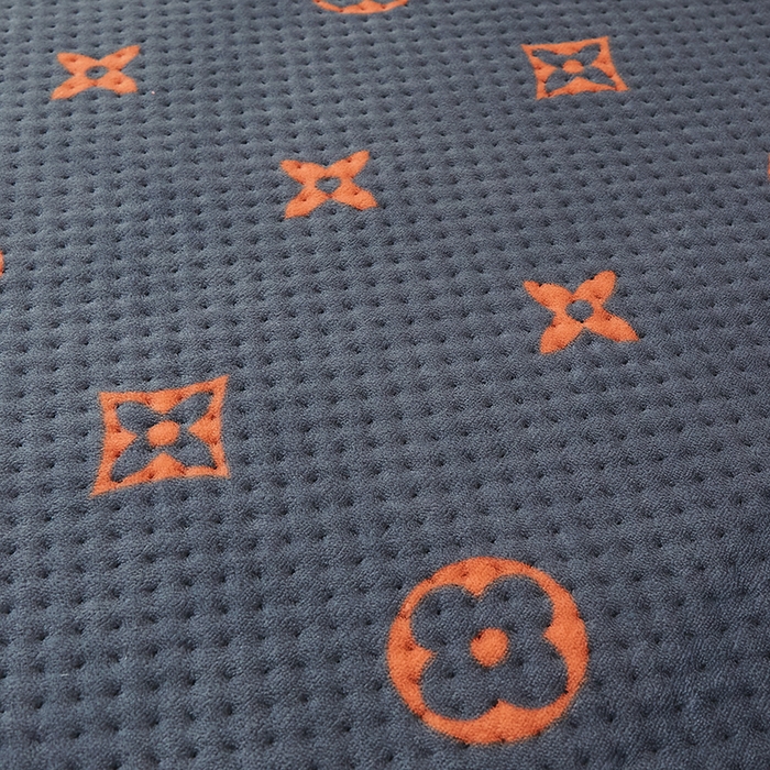 91家纺网 家纺一手货源 找家纺 胜权 2024款高克重牛奶绒夹棉单床盖单件保暖床盖三件套 四叶草-灰