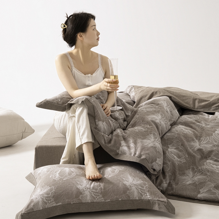 91家纺网 家纺一手货源 找家纺 安莱生活 2023新款花海系列色织双层纱工艺款宽边高奢四件套 花海-浅灰