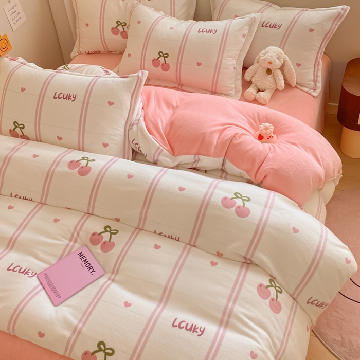 91家纺网 家纺一手货源 找家纺 梦之岛 2023新款牛奶绒加厚小清新印花保暖四件套 小樱桃