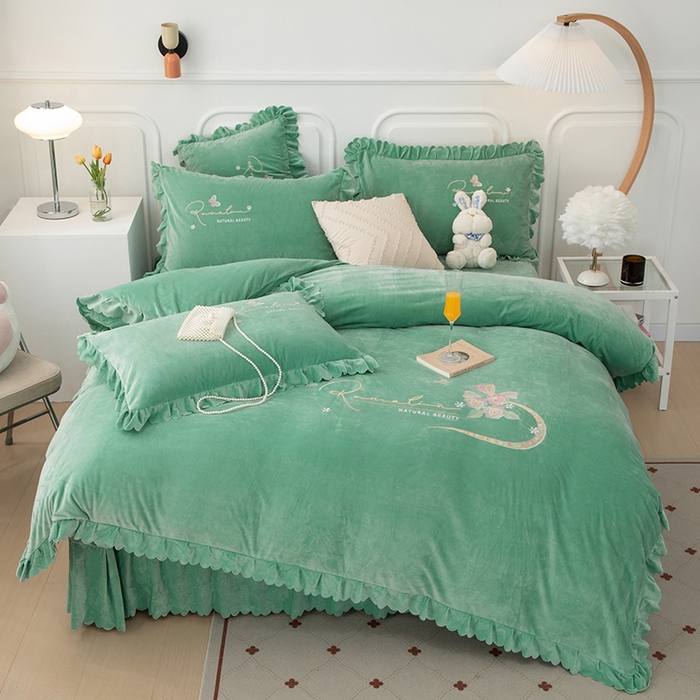 91家纺网 家纺一手货源 找家纺 优姿家纺 2024新品8.5斤德芙绒韩版床裙绣花保暖四件套 时尚玫瑰浅绿