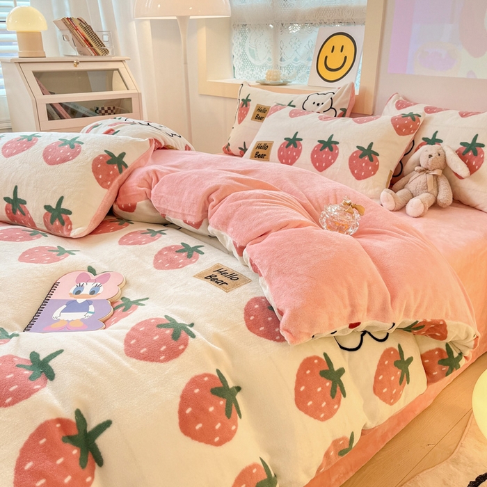 91家纺网 家纺一手货源 找家纺 金爱家 2023新款ins小清新韩系卡通少女心奶油兔子加厚牛奶绒系列四件套 草莓小熊