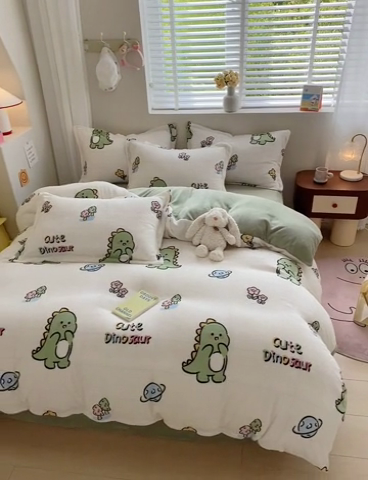 91家纺网 家纺一手货源 找家纺 梦之岛 2023新款牛奶绒加厚小清新印花保暖四件套 小恐龙
