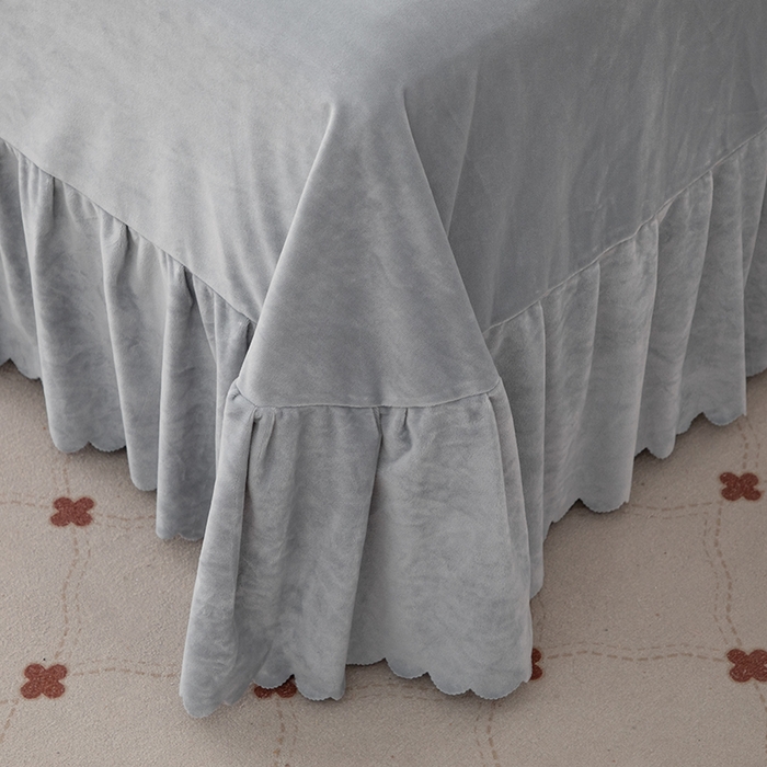 91家纺网 家纺一手货源 找家纺 优姿家纺 2024新品8.5斤德芙绒韩版床裙绣花保暖四件套 时尚玫瑰绅士灰