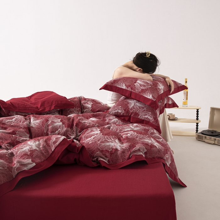 91家纺网 家纺一手货源 找家纺 安莱生活 2023新款花海系列色织双层纱工艺款宽边高奢四件套 花海-朱红