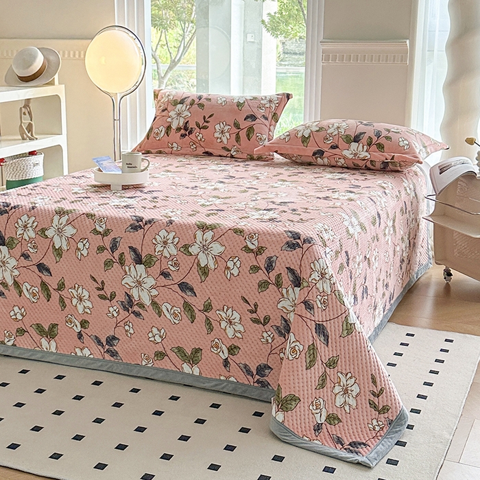 91家纺网 家纺一手货源 找家纺 胜权 2024款高克重牛奶绒夹棉单床盖单件保暖床盖三件套 红薇