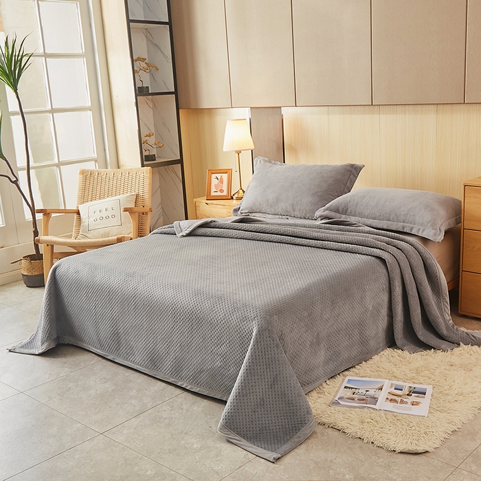 91家纺网 家纺一手货源 找家纺 胜权 2024款高克重牛奶绒夹棉单床盖单件保暖床盖三件套 贝儿多灰