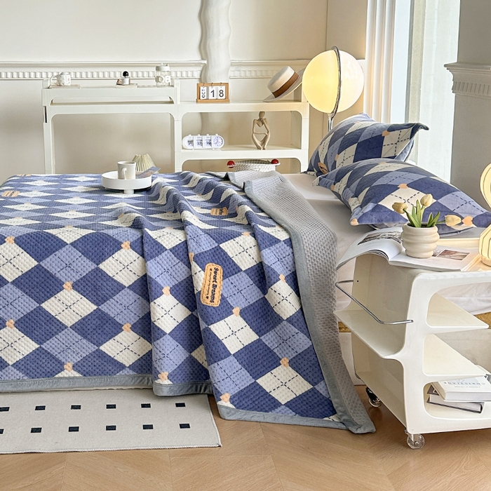 91家纺网 家纺一手货源 找家纺 胜权 2024款高克重牛奶绒夹棉单床盖单件保暖床盖三件套 英伦时光