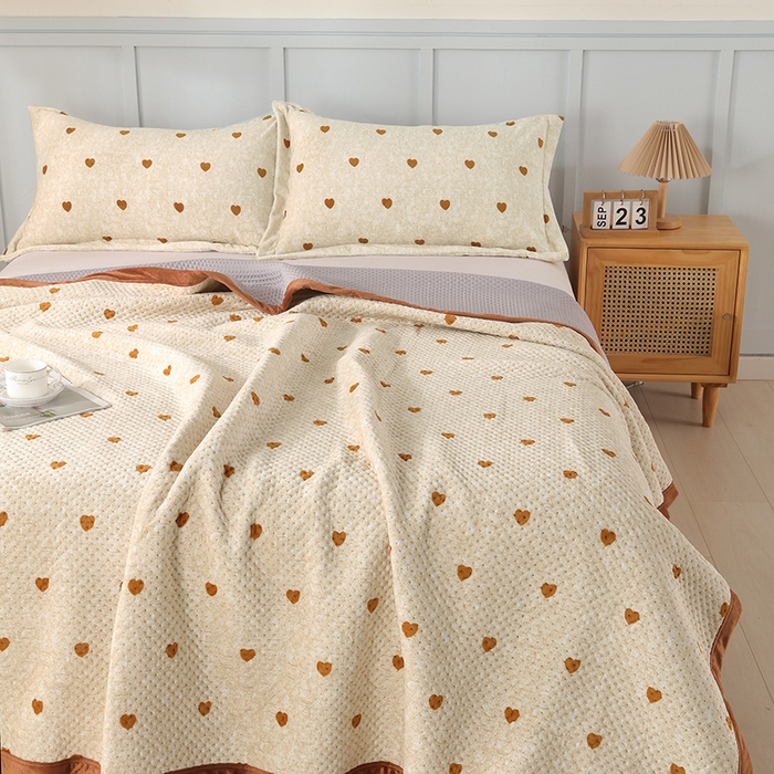 91家纺网 家纺一手货源 找家纺 胜权 2024款高克重牛奶绒夹棉单床盖单件保暖床盖三件套 黄色爱心