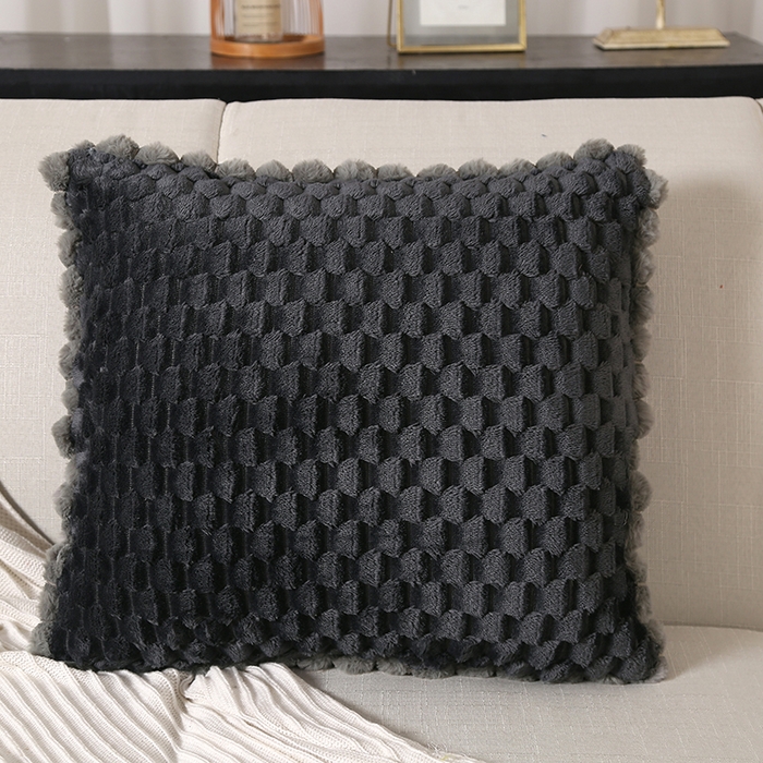 91家纺网 家纺一手货源 找家纺 伊可爱 2023秋冬多功能轻奢暖绒抱枕被盖毯 深灰色