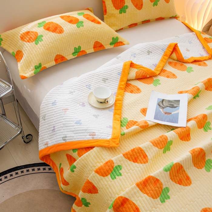 91家纺网 家纺一手货源 找家纺 青竹苑 2023新款直角款牛奶绒床盖夹棉保暖沙发垫榻榻米垫炕垫 小萝卜