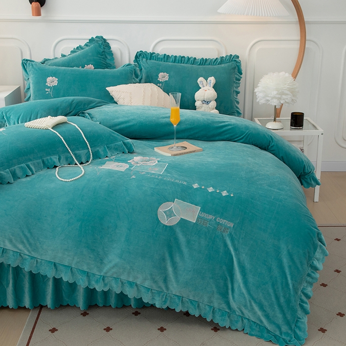 91家纺网 家纺一手货源 找家纺 优姿家纺 2024新品8.5斤德芙绒韩版床裙绣花保暖四件套 绽放湖兰