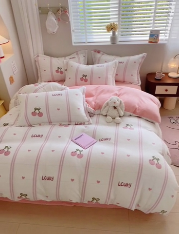 91家纺网 家纺一手货源 找家纺 梦之岛 2023新款牛奶绒加厚小清新印花保暖四件套 小樱桃