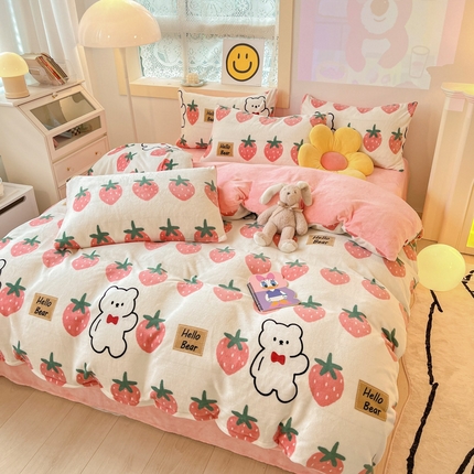 91家纺网 家纺一手货源 找家纺 金爱家 2023新款ins小清新韩系卡通少女心奶油兔子加厚牛奶绒系列四件套 草莓小熊