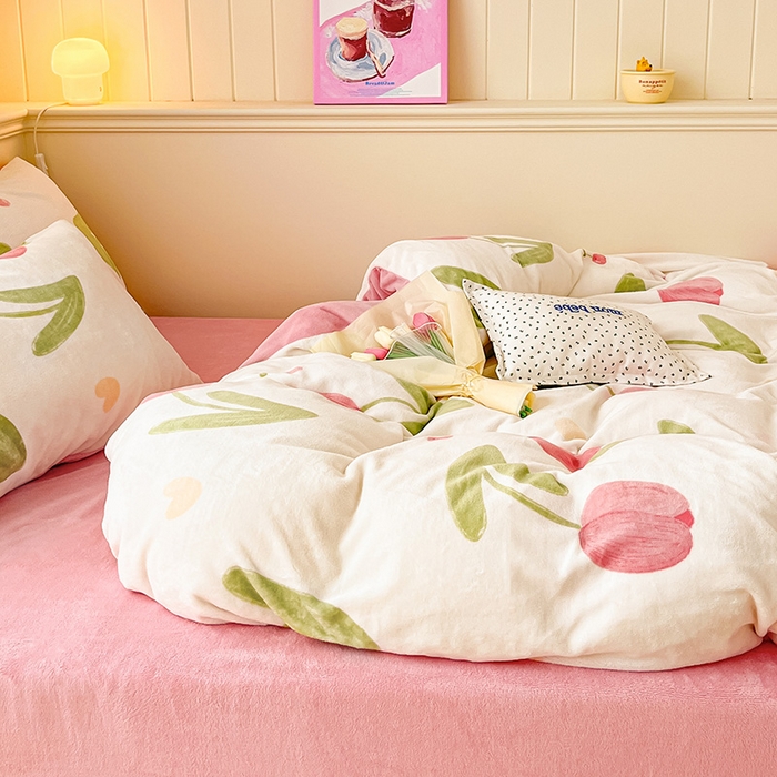 91家纺网 家纺一手货源 找家纺 金爱家 2023新款ins小清新韩系卡通少女心奶油兔子加厚牛奶绒系列四件套 绒-花漫