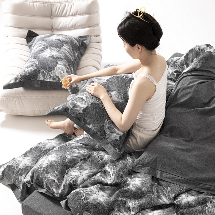 91家纺网 家纺一手货源 找家纺 安莱生活 2023新款花海系列色织双层纱工艺款宽边高奢四件套 花海-深灰