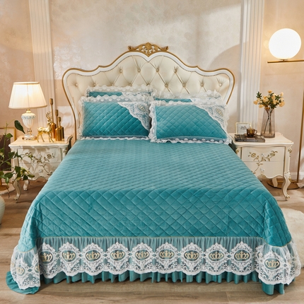 91家纺网 家纺一手货源 找家纺 恋尚 2023新款可脱卸水晶绒夹棉床盖卡雯系列 湖青