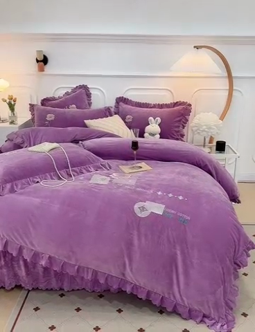 91家纺网 家纺一手货源 找家纺 优姿家纺 2024新品8.5斤德芙绒韩版床裙绣花保暖四件套 绽放紫色