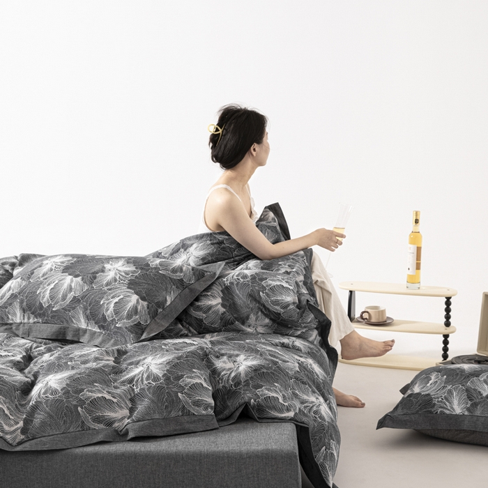 91家纺网 家纺一手货源 找家纺 安莱生活 2023新款花海系列色织双层纱工艺款宽边高奢四件套 花海-深灰