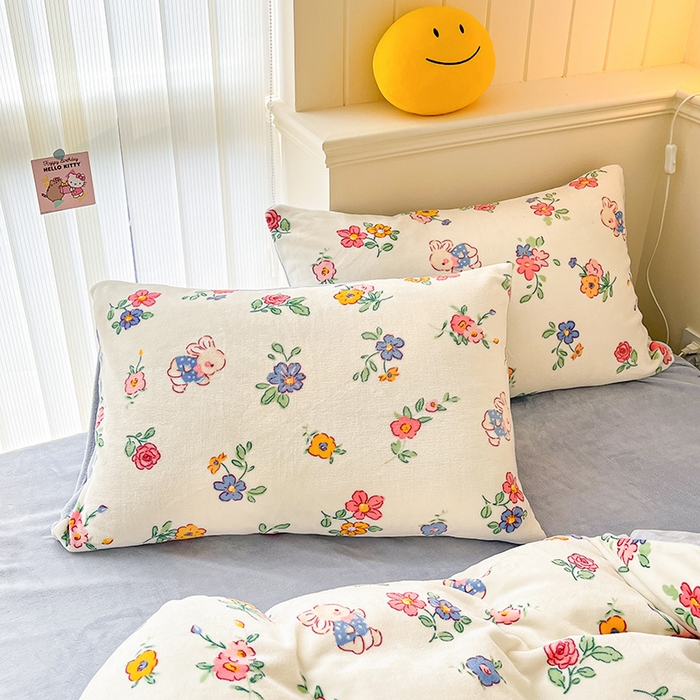 91家纺网 家纺一手货源 找家纺 金爱家 2023新款ins小清新韩系卡通少女心奶油兔子加厚牛奶绒系列四件套 绒-花田兔