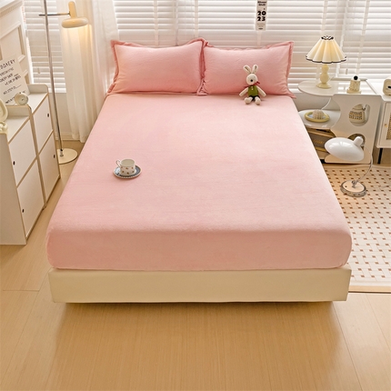 91家纺网 家纺一手货源 找家纺 名兮家居 2023新款高克重牛奶绒床笠 素色浅粉