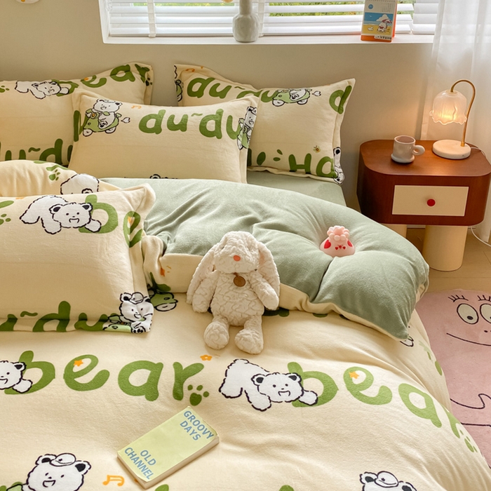 91家纺网 家纺一手货源 找家纺 梦之岛 2023新款牛奶绒加厚小清新印花保暖四件套 开心熊