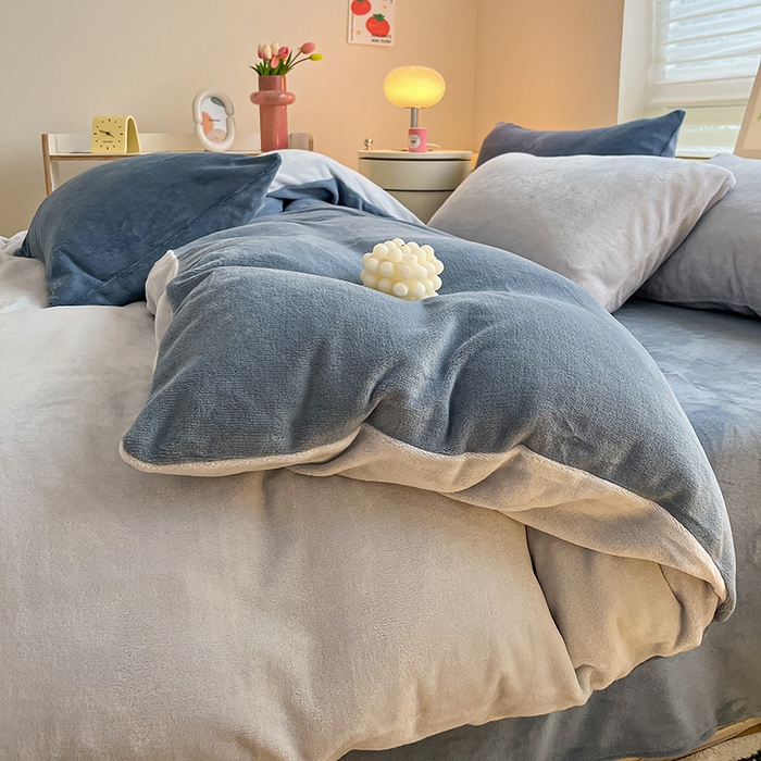 91家纺网 家纺一手货源 找家纺 三朵家纺 2023新款牛奶绒混搭系列四件套 粉蓝+蔚蓝