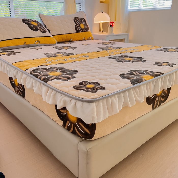 91家纺网 家纺一手货源 找家纺 情煊家纺 2023新款保暖牛奶绒夹棉床笠-花边款 情调