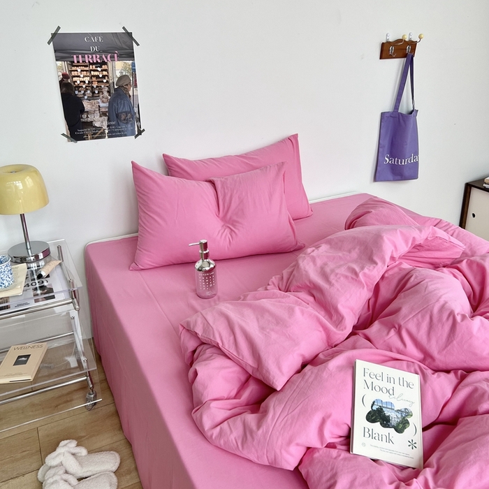 91家纺网 家纺一手货源 找家纺 六巷胡同 2023新款纯色多巴胺博主风四件套 芭比粉