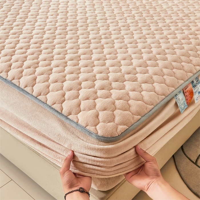 91家纺网 家纺一手货源 找家纺 雯豆 2023新品纯色牛奶绒夹棉床笠床垫保护套A类保暖加厚床笠 牛奶绒床笠-奶咖