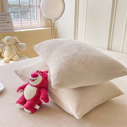 91家纺网 家纺一手货源 找家纺 （总）莎臣豹 2025新款牛奶绒纯色枕套