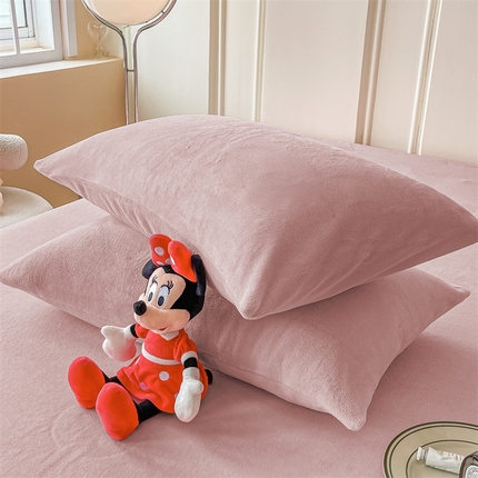 91家纺网 家纺一手货源 找家纺 （总）莎臣豹 2025新款牛奶绒纯色枕套