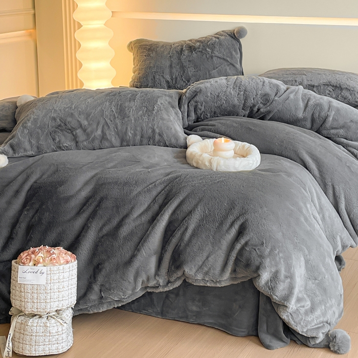 91家纺网 家纺一手货源 找家纺 金爱家 23新品全消光牛奶绒A类纯色立体獭兔毛绒四件套 兔毛纯色-灰黑