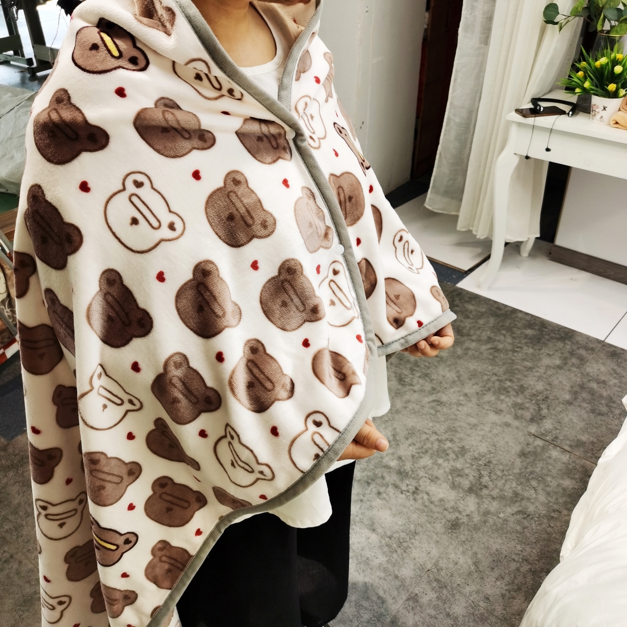 91家纺网 家纺一手货源 找家纺 卉晨毛毯 2024爆款加厚潮人牛奶绒空调毯披肩毯午睡毛毯 尼亚