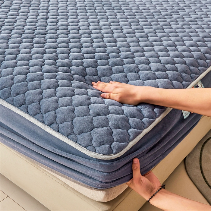 91家纺网 家纺一手货源 找家纺 雯豆 2023新品纯色牛奶绒夹棉床笠床垫保护套A类保暖加厚床笠 牛奶绒床笠-蓝灰